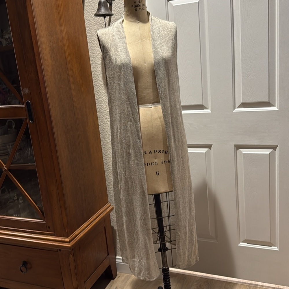 White House Black Market long Knit Vest. Size M - Picture 4 of 9